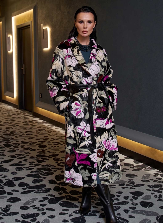 Пальто из эко меха с цветочным принтом
