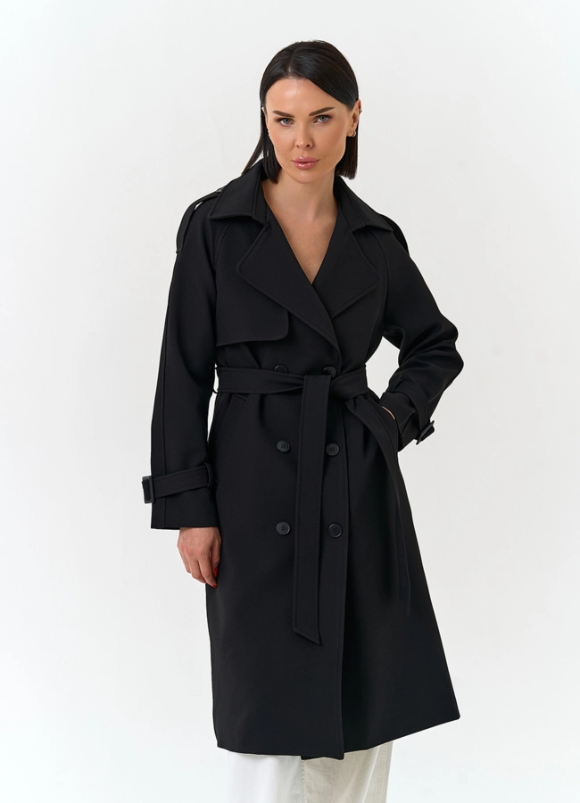 Женский плащ черного цвета модель № 33097 меха малина