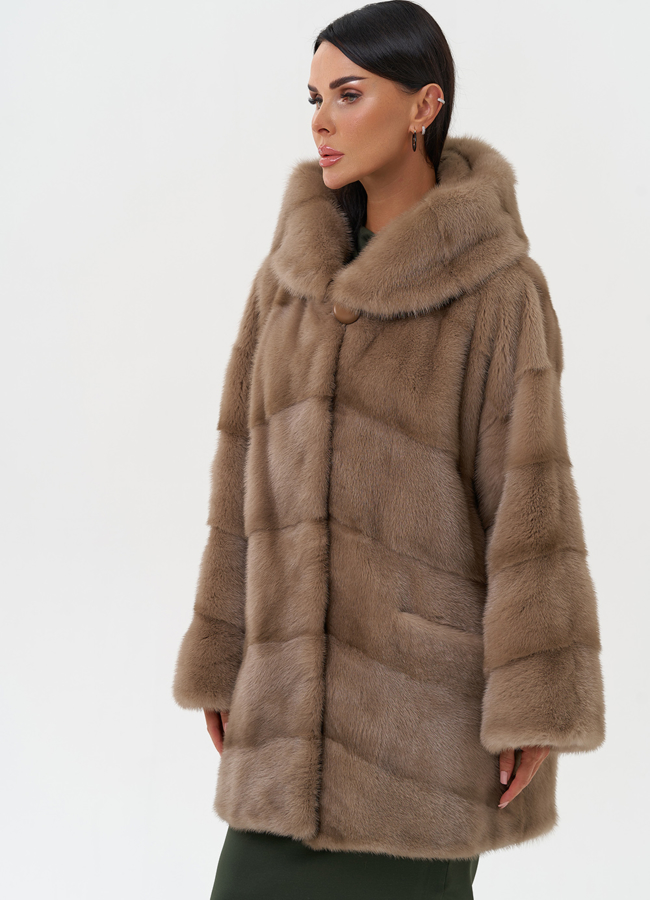 Короткая шуба из норки с капюшоном модель № 27576 универмаг малина