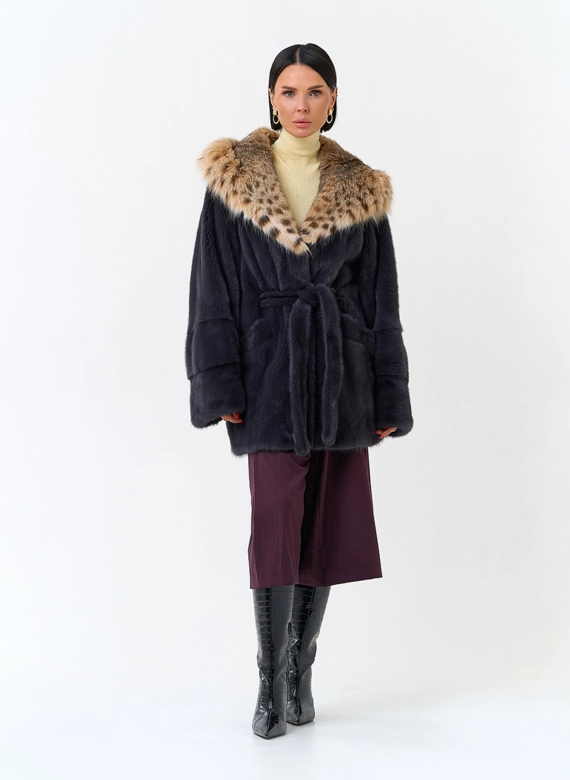 Женская шуба из меха норки с капюшоном из меха рыси фото