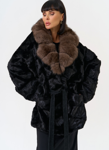 Женская шуба из меха норки  воротником из меха песца