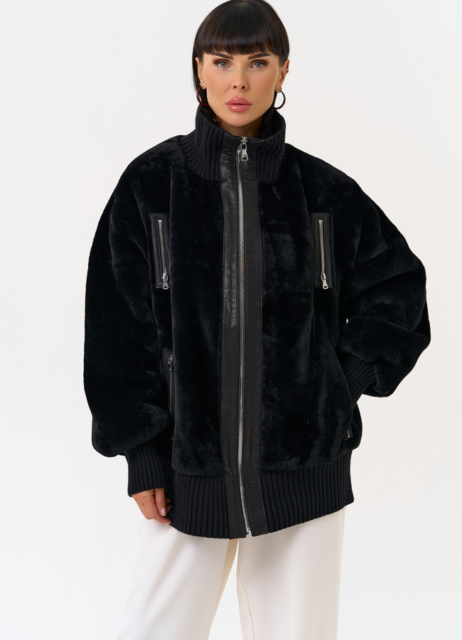 Женский бомбер из овчины черного цвета модель № 31613 меха малина