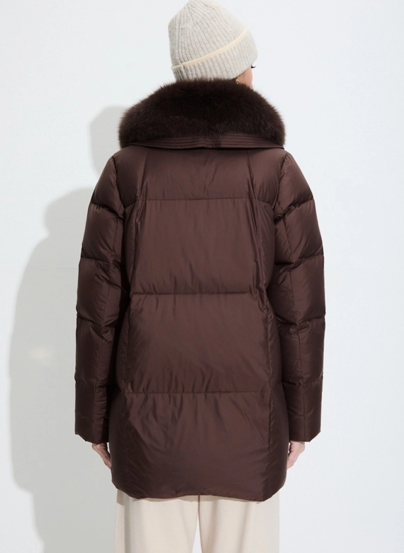 Женский пуховик с мехом песца на воротнике фото