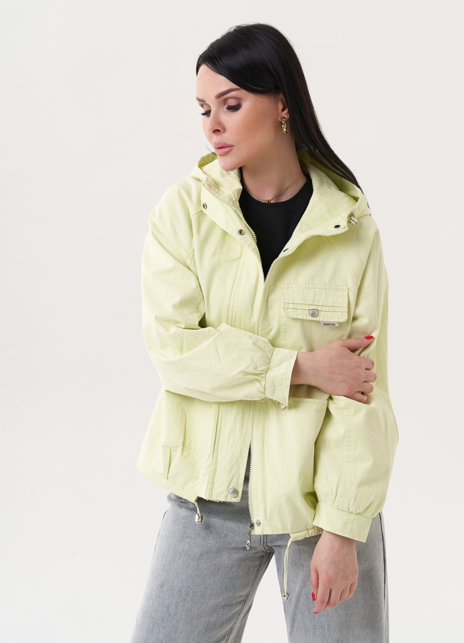 Светлая ветровка с капюшоном модель № 27261 в кредит