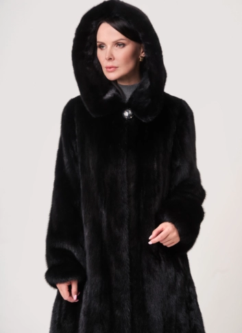 Шуба черного цвета 