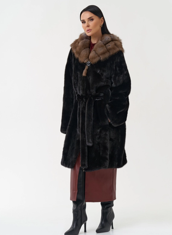 Норковая шуба с капюшоном из меха куницы