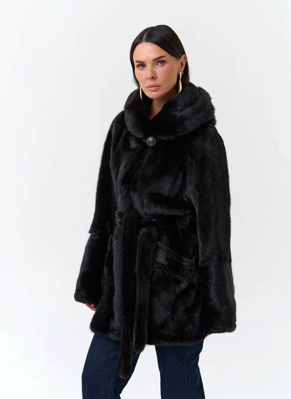 Шуба из меха норки с капюшоном
