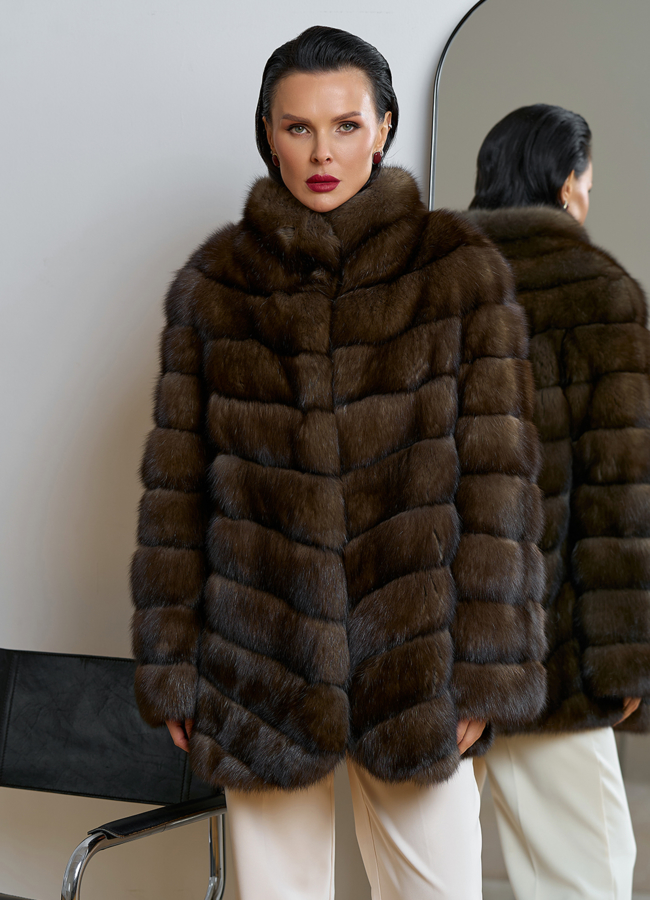 Женская шуба из соболя с воротником стойкой модель № 31773 универмаг малина