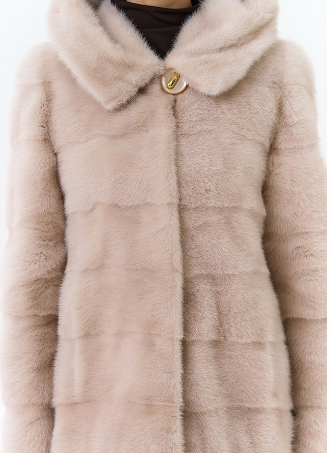 Шуба бежевого цвета из меха норки модель № 25397 универмаг малина