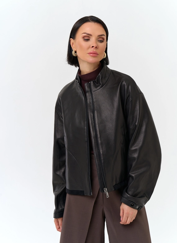 Женская короткая куртка из натуральной кожи