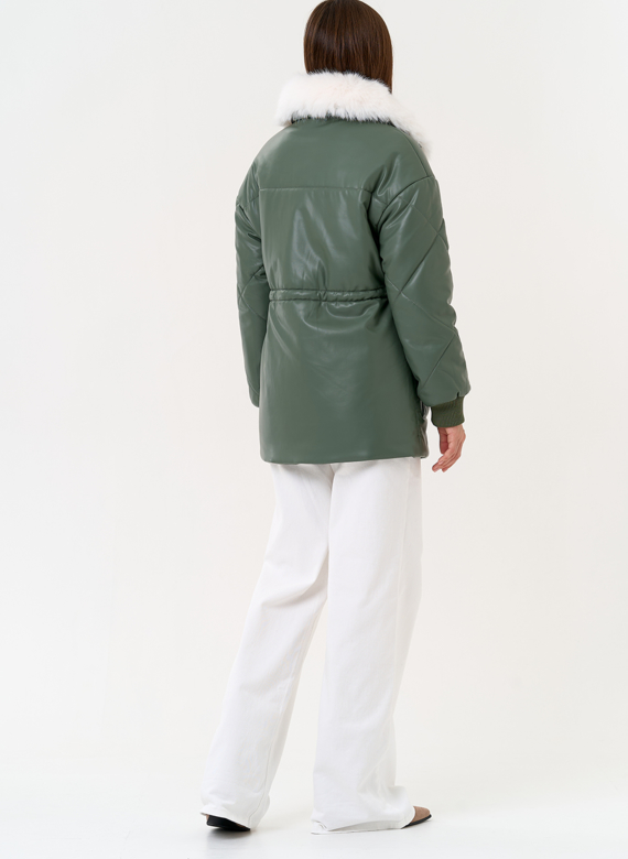 Женский пуховик из эко кожи с воротником из эко меха