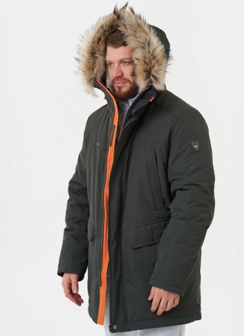 Пуховик с отделкой из меха енота фото