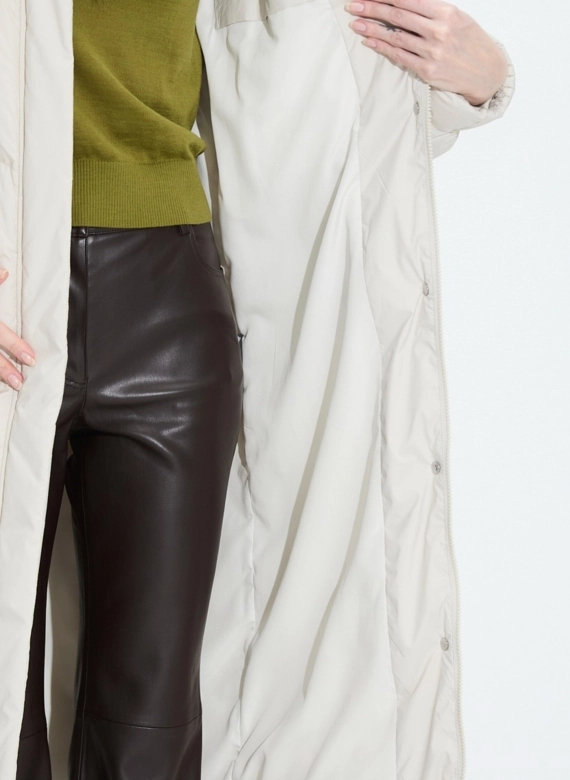 Женский пуховик с капюшоном фото