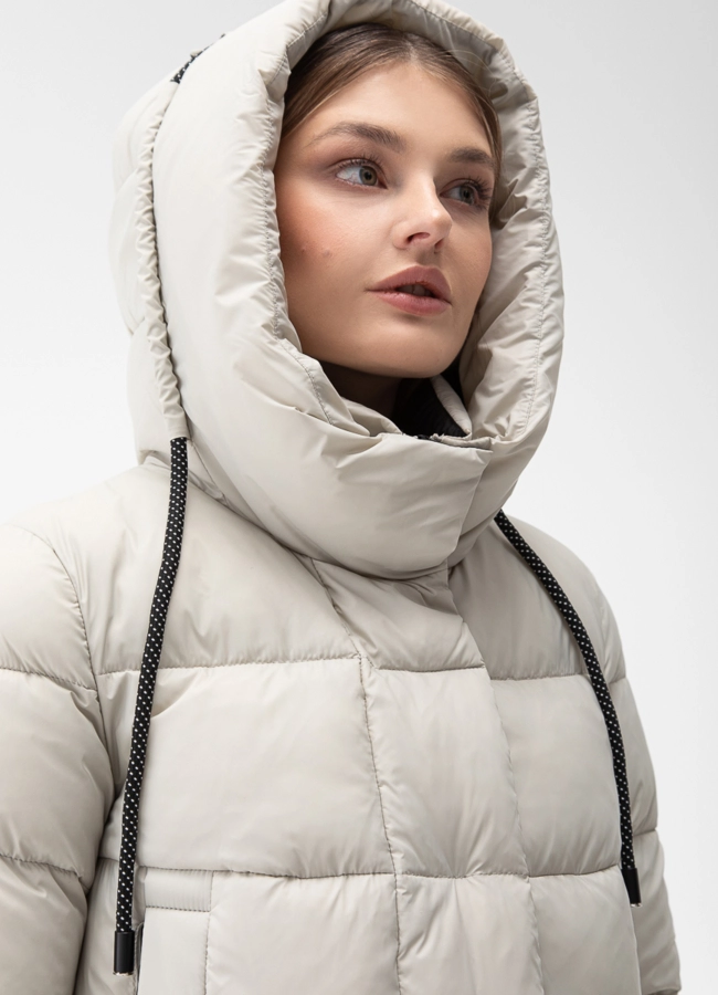 Пуховик женский с капюшоном  модель № 28011 универмаг малина