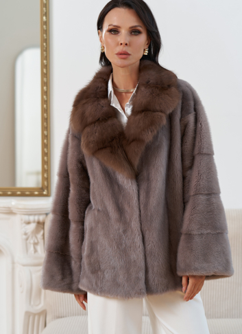 Куртка из меха норки с английским воротником из меха куницы