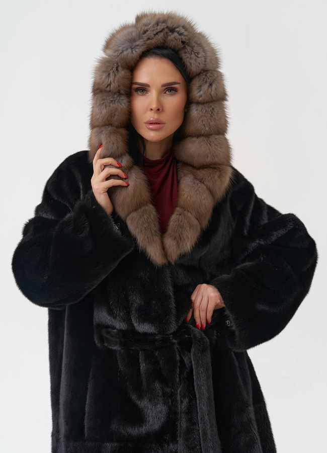 Норковая шуба с капюшоном из меха куницы модель № 30480 универмаг малина