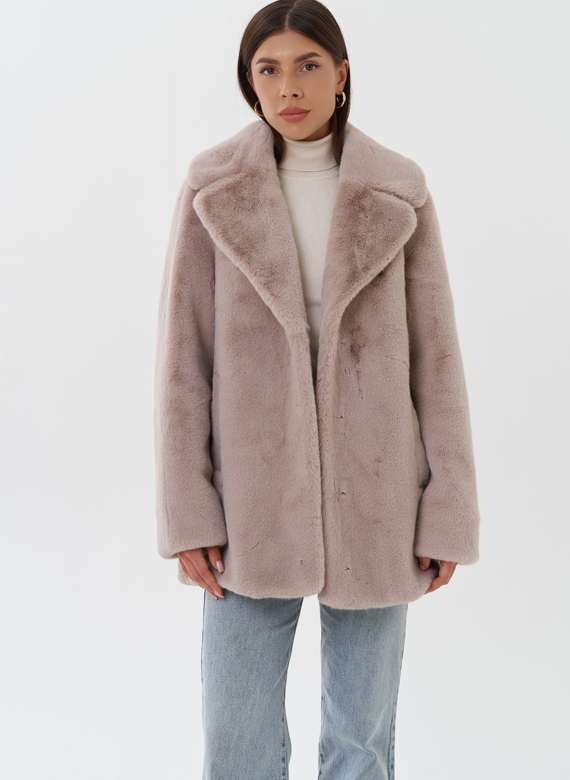 Женский пуховик из эко меха с манишкой