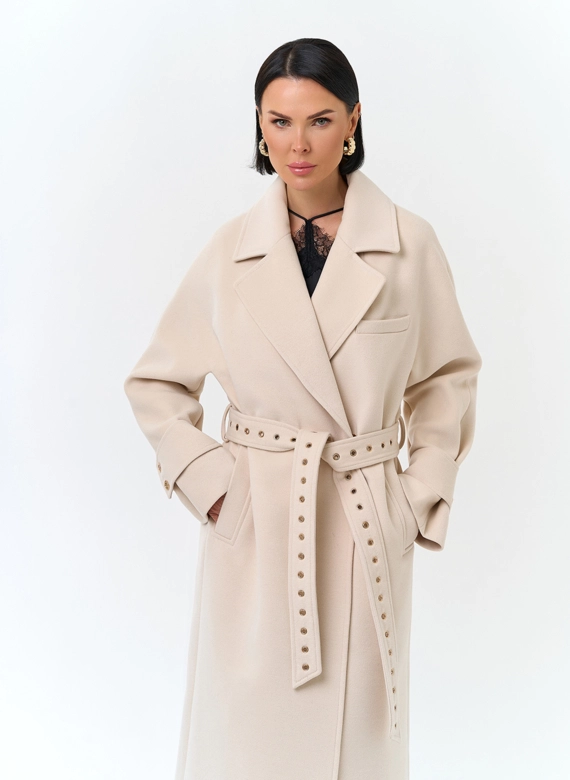 Женское пальто с акцентным поясом