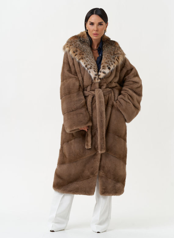 Женская шуба из меха норки с капюшоном из меха рыси