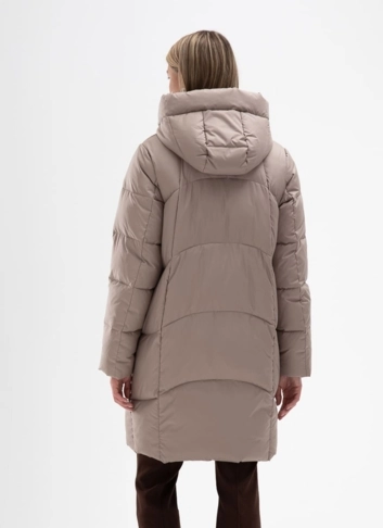 Женский пуховик  капюшоном